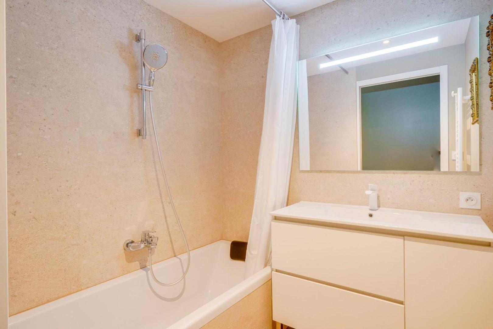 Spacious Bordeaux Family Home With Swimming Pool ภายนอก รูปภาพ